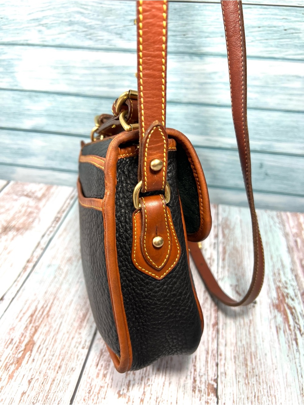 🦆 DOONEY & BOURKE BLACK AND TAN PEBBLE LEATHER SMALL CARRIER TURNLOCK CROSSBODY - Picture 6 of 14